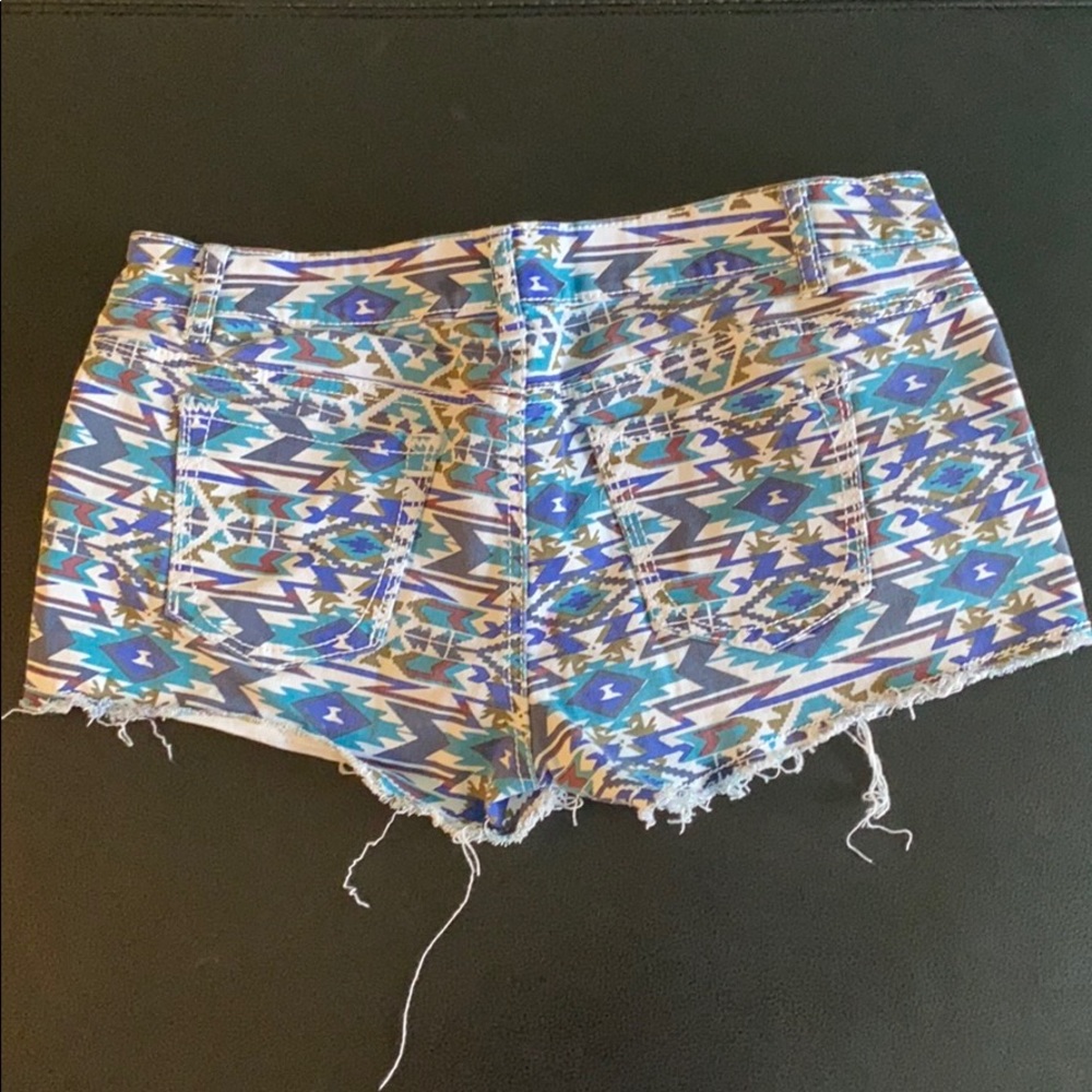 Tribal Shorts - Picture 2 of 2